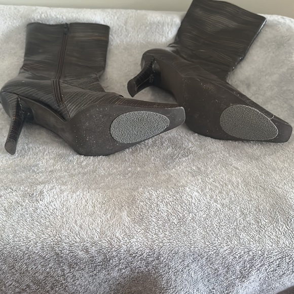 Lightly worn very sturdy 9 1/2 W snake skin boot - Picture 4 of 5